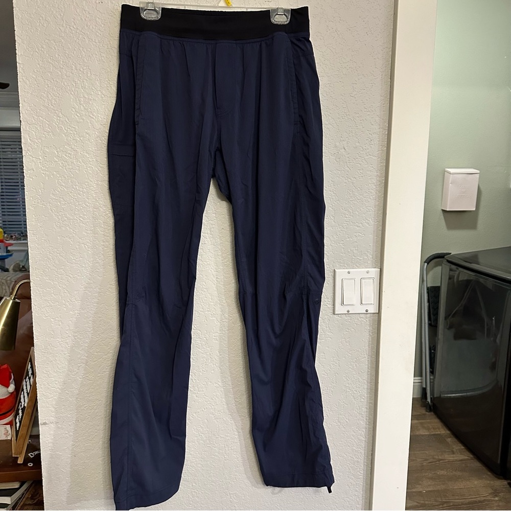 Lululemon Men’s Great Wall Pant Navy Blue‎ Nylon Relaxed Fit Size L